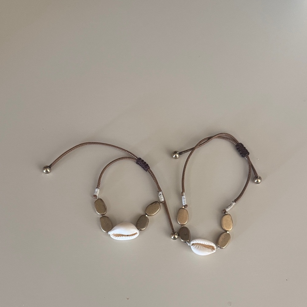 Women’s Brown, Gold, and White Bracelet Set with Shells OS EUC